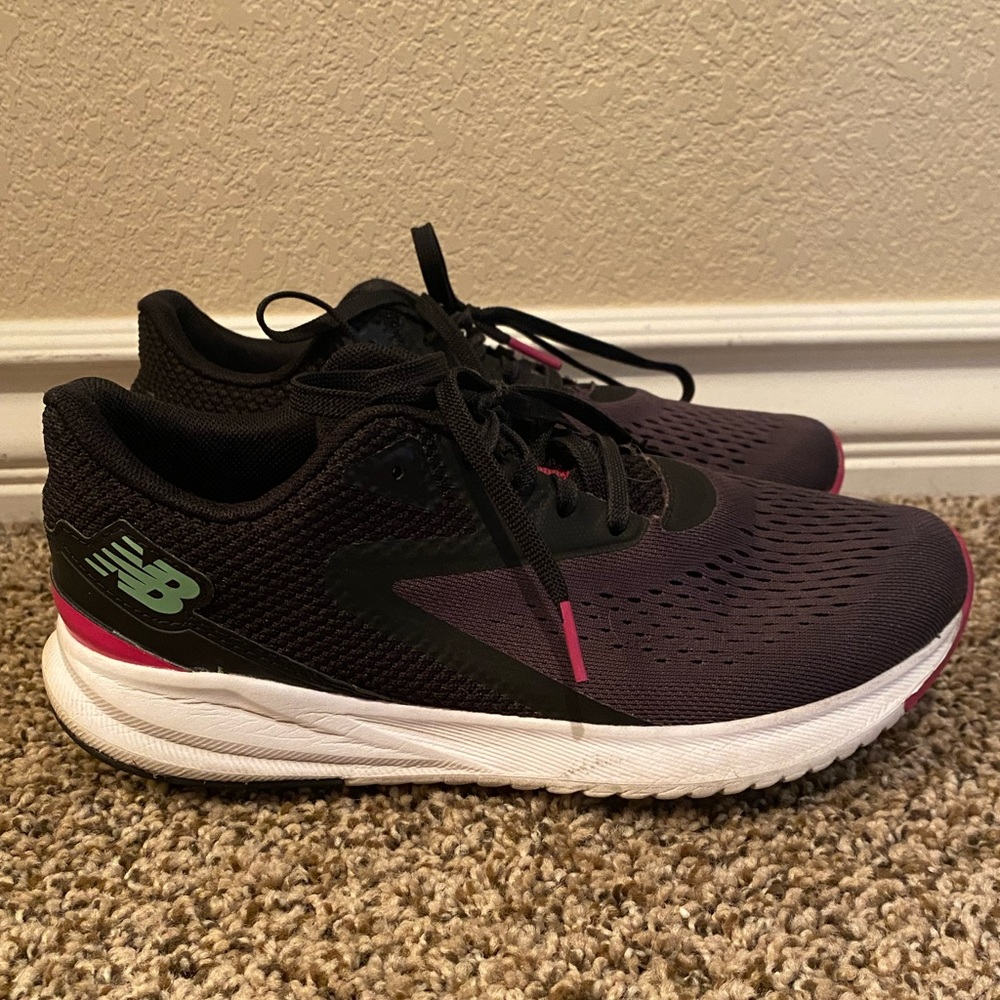 Women’s New Balance running shoes sz. 7